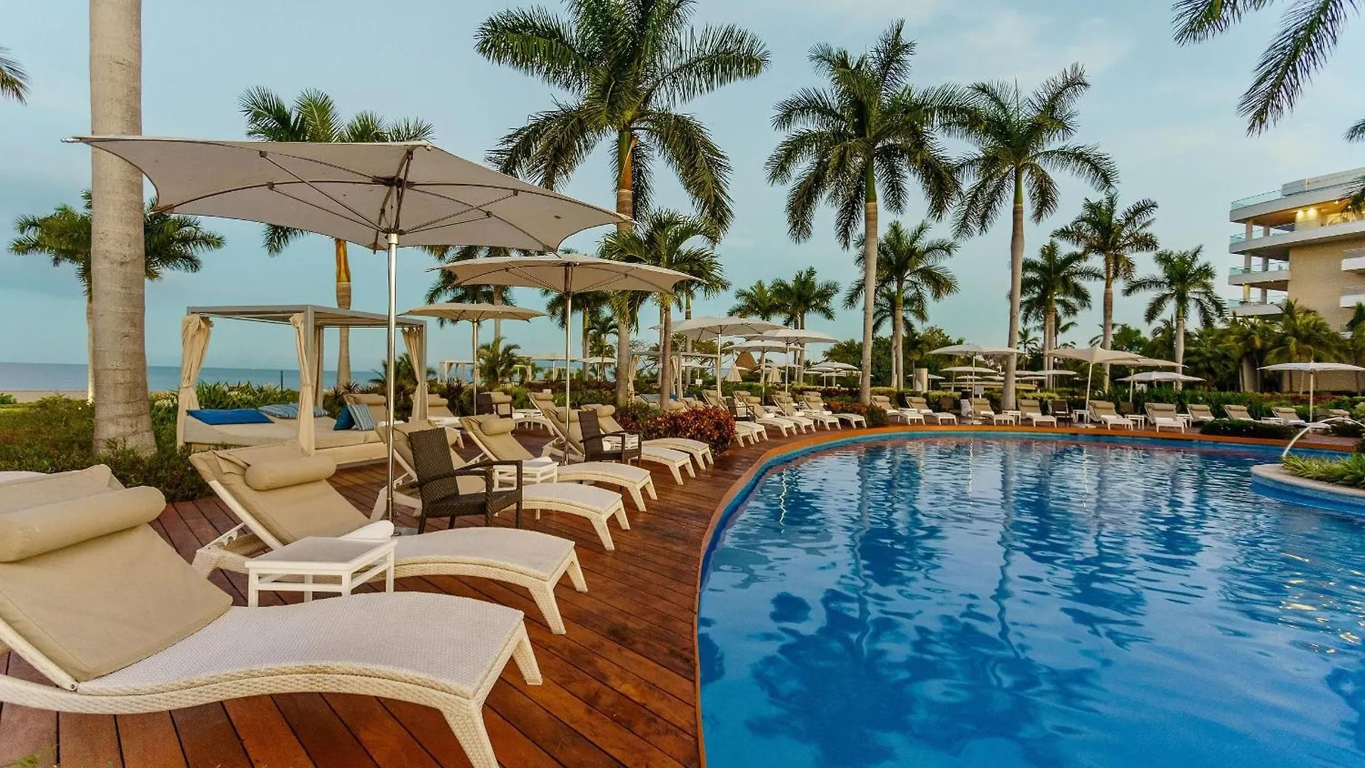 The Grand Luxxe Three Bedroom Spa Suite Nuevo Vallarta 5*,  México