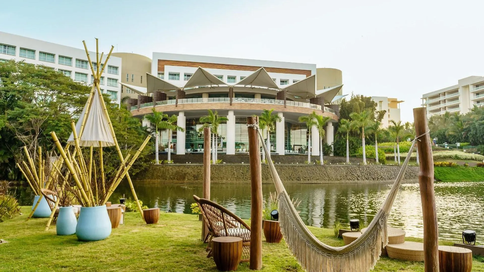 The Grand Luxxe Three Bedroom Spa Suite 新巴利亚塔 度假村