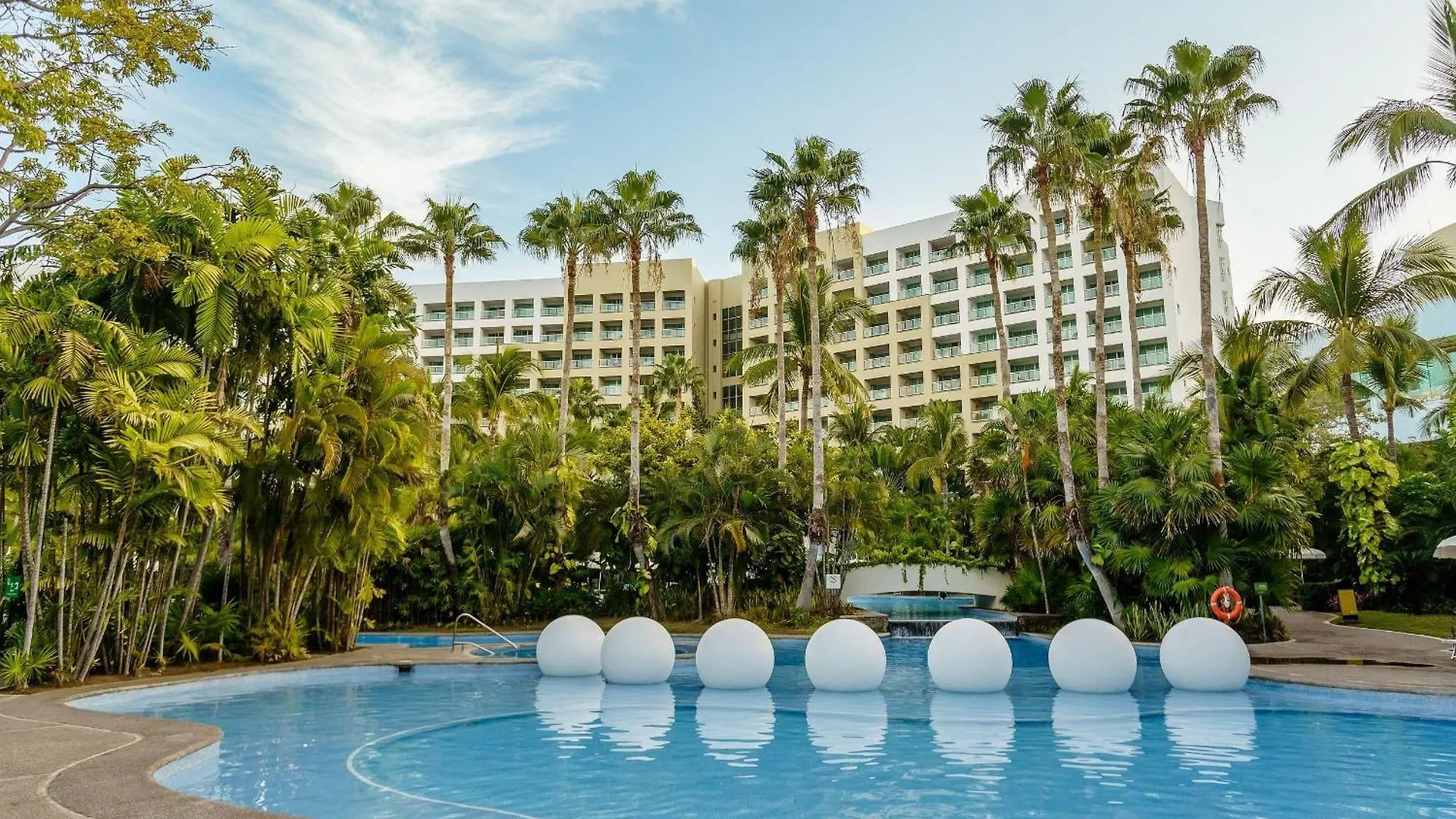 The Grand Luxxe Three Bedroom Spa Suite 新巴利亚塔