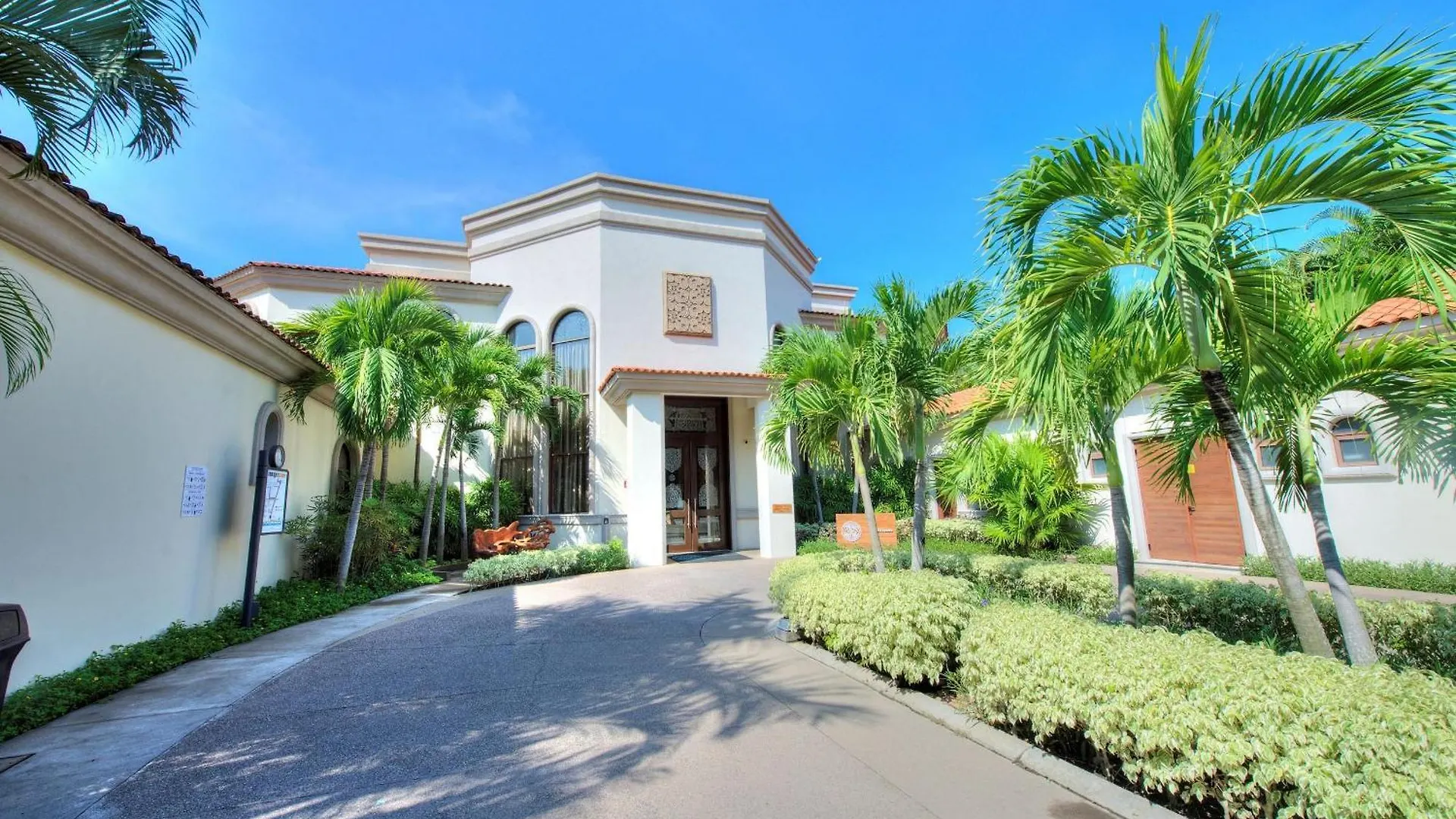 The Grand Luxxe Three Bedroom Spa Suite 新巴利亚塔 度假村