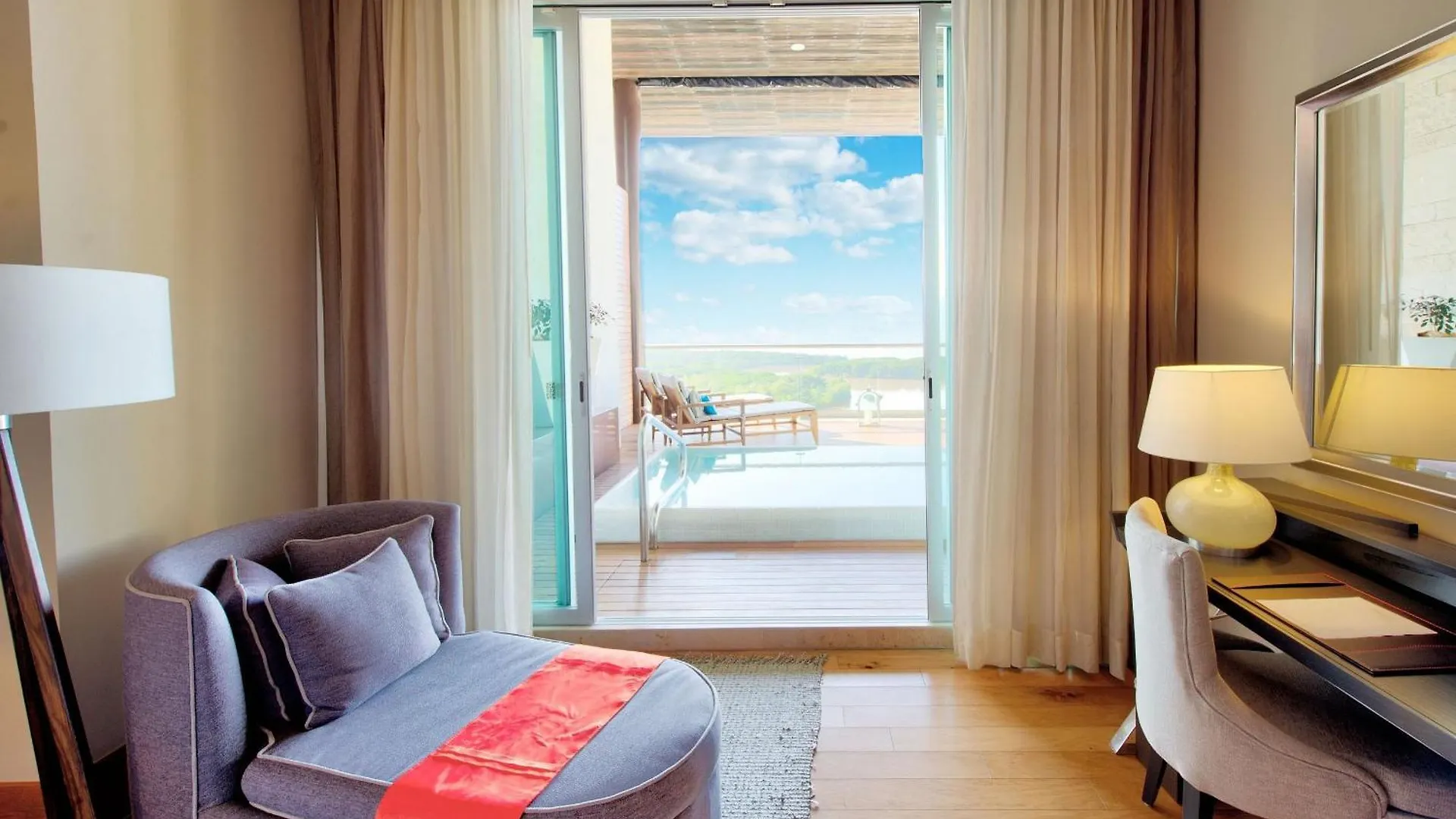 The Grand Luxxe Three Bedroom Spa Suite 新巴利亚塔 5*,